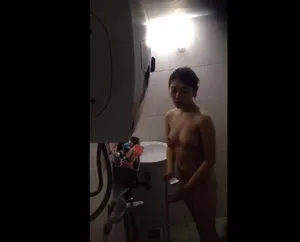 Poster of Lộ clip em gái vừa tắm vừa thủ dâm